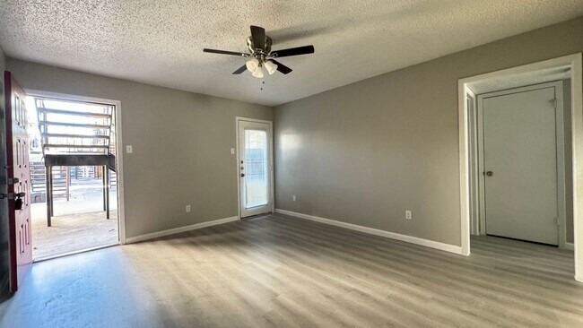 Building Photo - Renovated 2 bedroom condo ready for immedi...