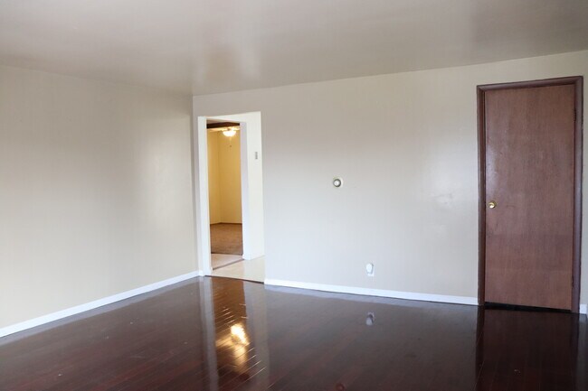 Building Photo - 512 Bisaillon Ave