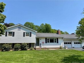 Building Photo - 14 Stonegate Dr