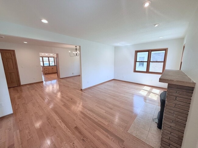 Building Photo - Fully Remodeled Luxury Home with Exceptional Space and Style!!