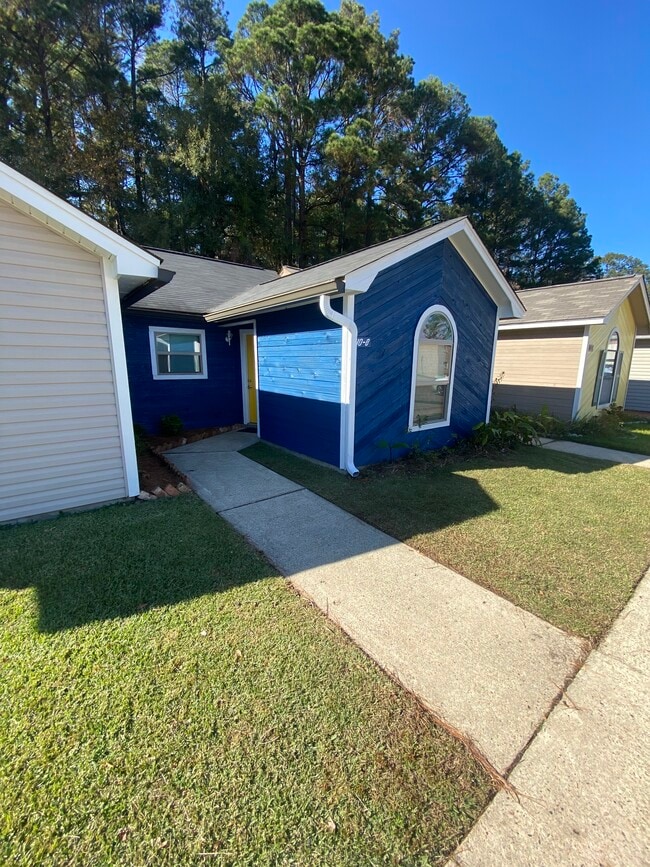 Building Photo - 110 Willow Branch Dr
