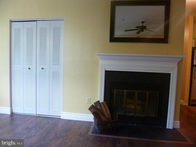 Foto del edificio - 604 Rolling Hill Walk