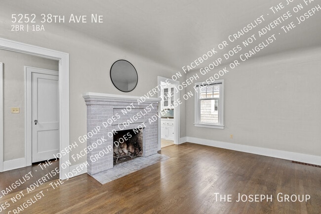 Building Photo - 5252 38th Ave NE