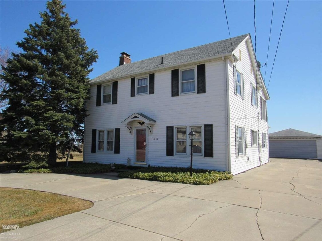 39196 Lakeshore Dr Harrison Charter Township Mi 48045 House For Rent In Harrison Charter Township Mi Apartments Com