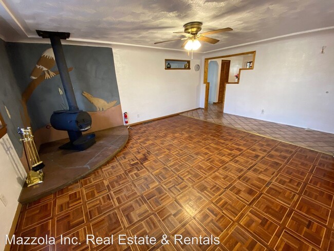 Building Photo - 2 br, 1 bath House - 4 Knight Lane