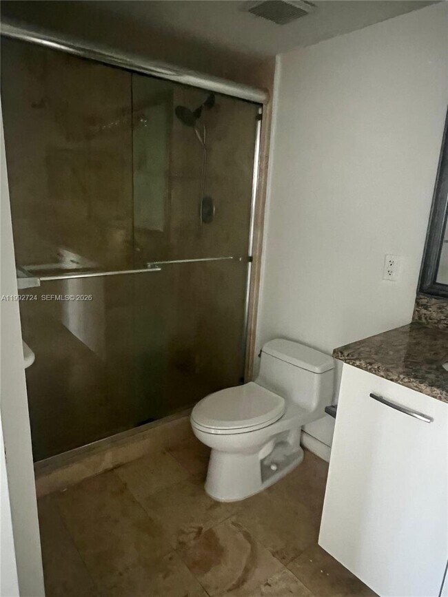 Foto del edificio - 3300 NE 191st St