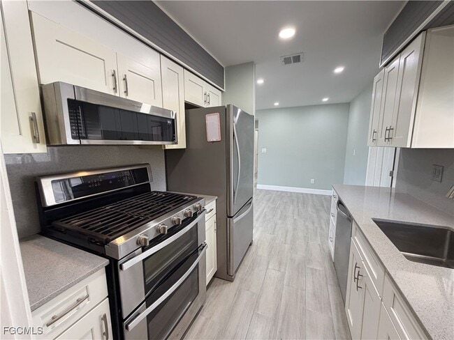 Foto del edificio - 348 Crestwood Ave