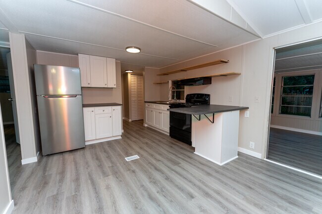 Building Photo - 9355 Lake Dr