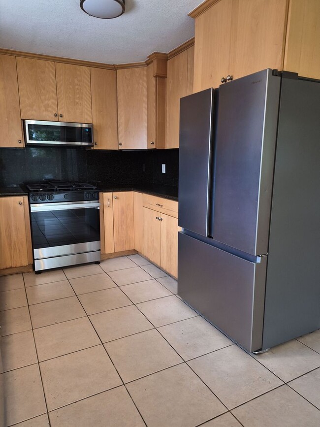 Building Photo - Cul-De-Sac Gem with Rare Oversized Yard