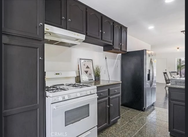 Building Photo - 1319 E 57th St