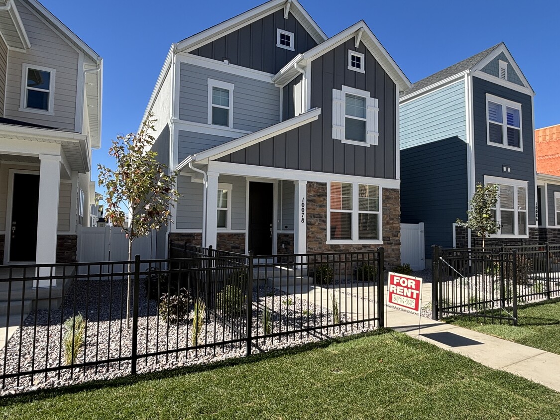 Primary Photo - 10078 Loblobby Ln