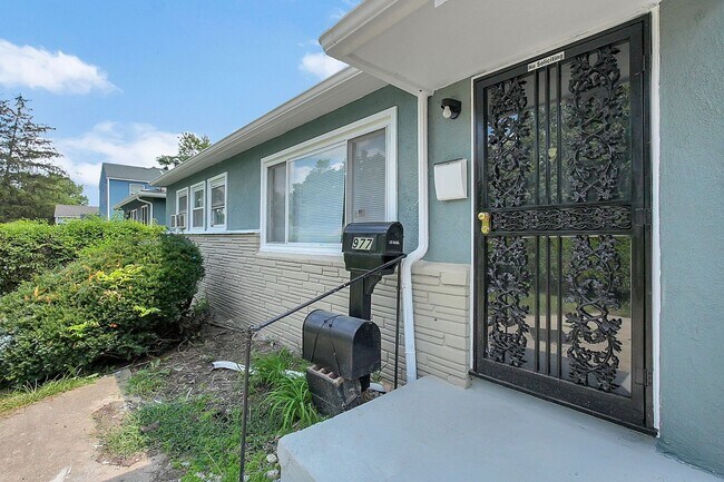 Building Photo - Newly Updated 3 Bedroom Home with Garage &...