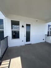 Building Photo - 3900 Lakeshore Blvd E