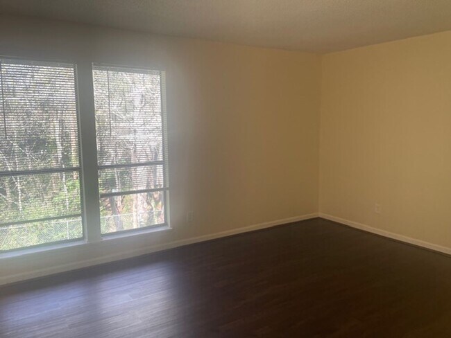 Foto del edificio - Upper unit condo in Winston-Salem