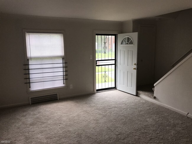 Building Photo - 2 br, 1 bath Duplex - 9236 Evergreen Ave