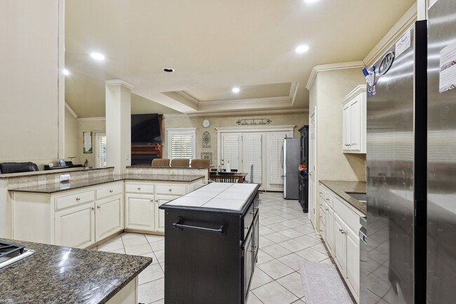 Building Photo - Resort-Style Living in Bixby!