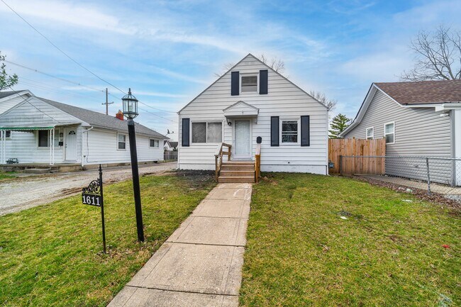 Building Photo - 1611 Walsh Ave