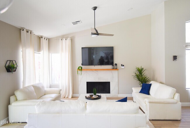 Foto del edificio - 5921 E Grandview Rd