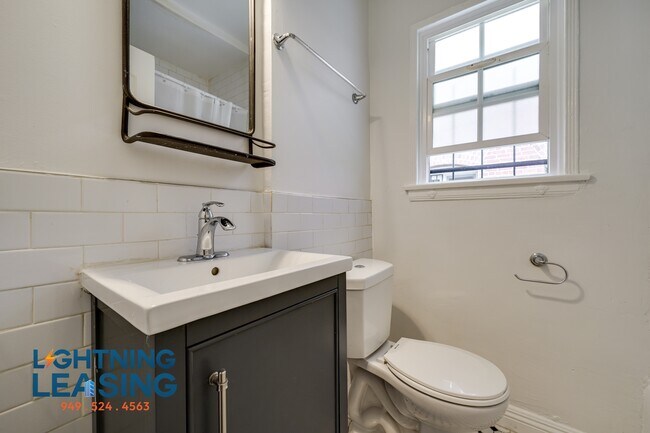 Building Photo - 750 Normandie Ave
