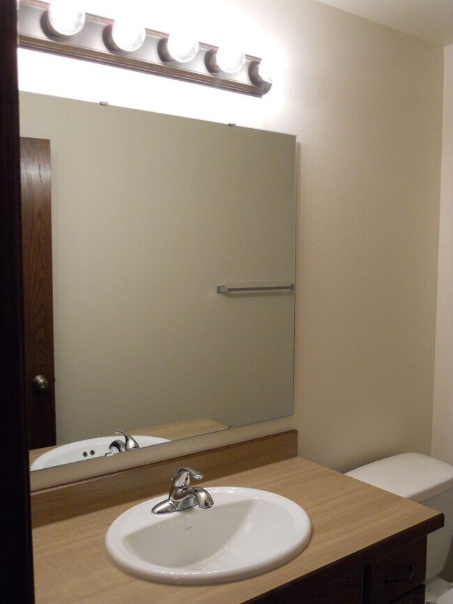 Foto del edificio - 3 Bed 3 Bath Twin Home