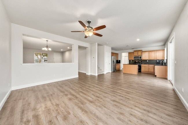 Building Photo - Spacious 4 Bedroom Home in Desirable Roseville Neighborhood