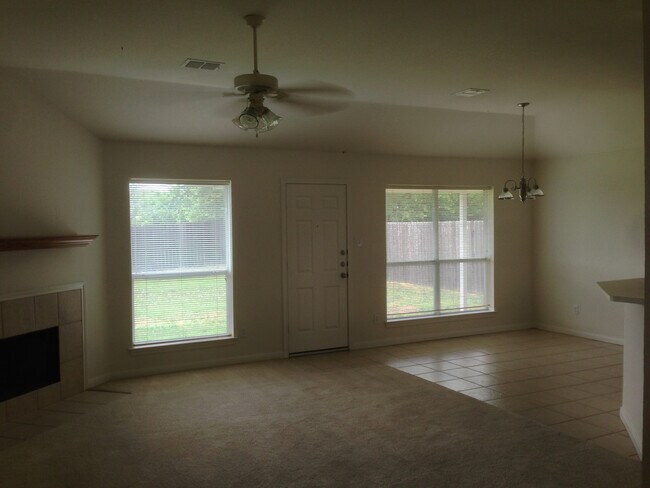 Foto del edificio - 3BR / 2BA Duplex in Hewitt, Texas | Midway ISD *Leasing Special Available*