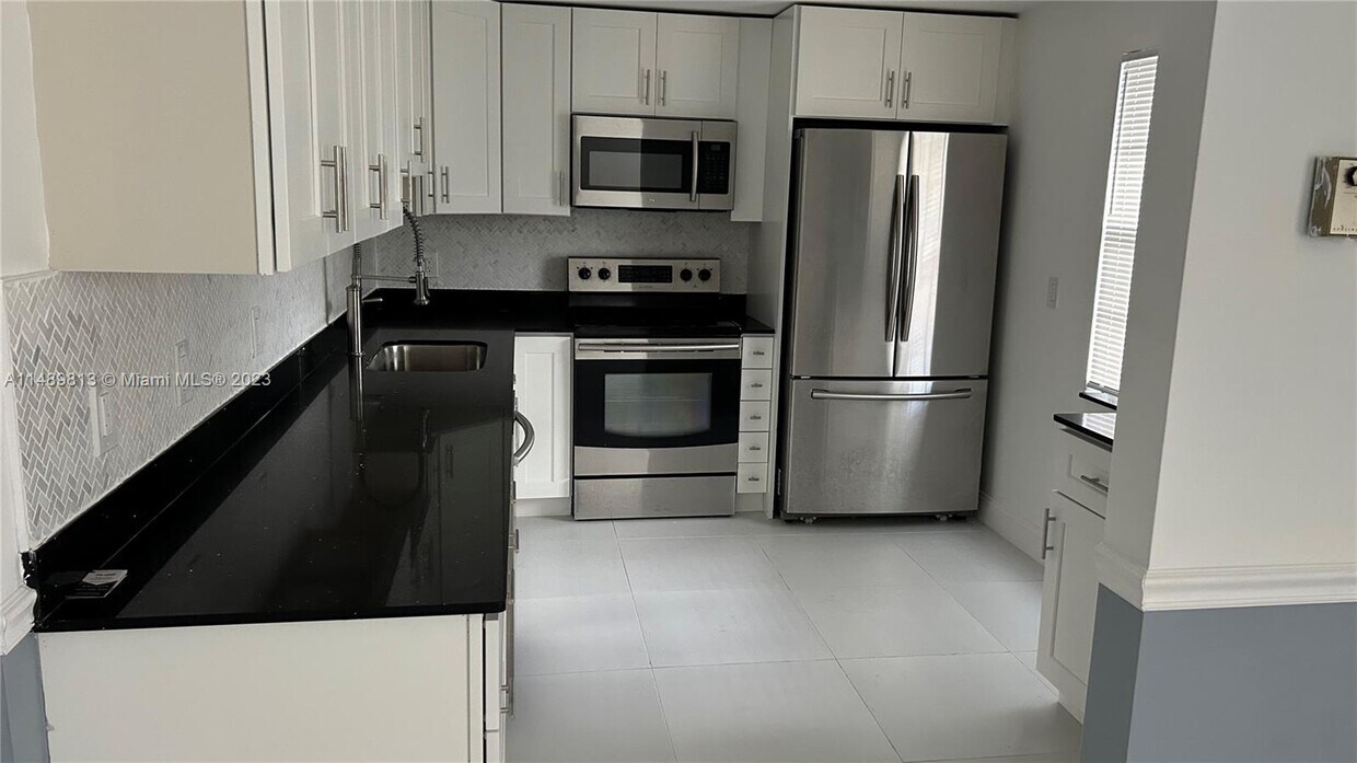 Primary Photo - 800 E Cypress Ln