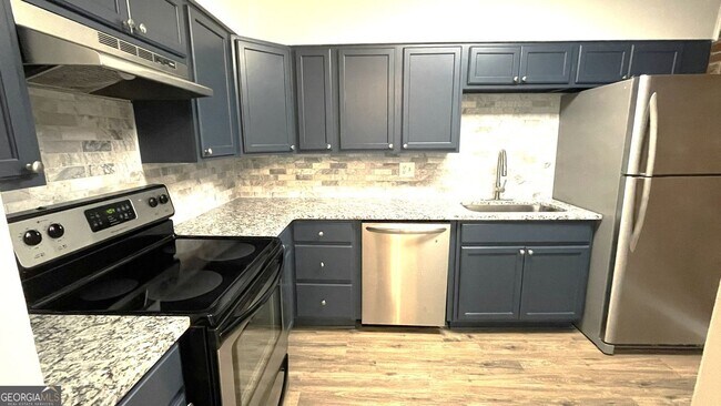 Building Photo - 3091 Colonial Way