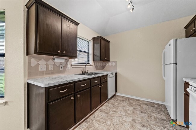 Foto del edificio - 1908 Cline Dr