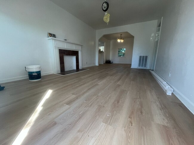 Building Photo - 725 E Eubanks St Building Photo - 725 E Eubanks St