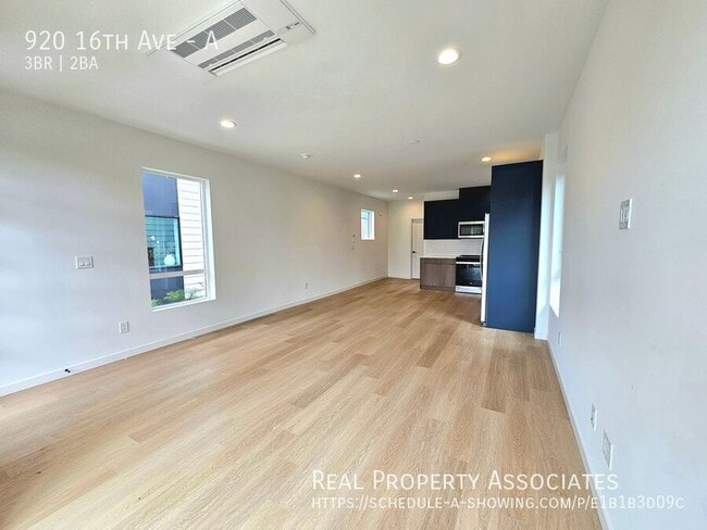 Building Photo - 920 16th Ave