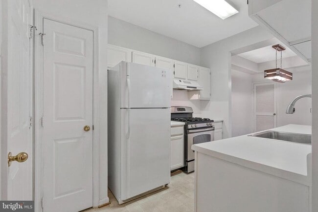 Building Photo - 46580 Drysdale Terrace
