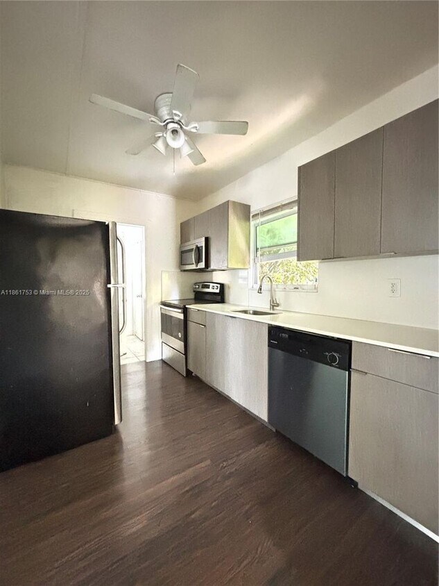 Primary Photo - 920 NW 22nd Ct