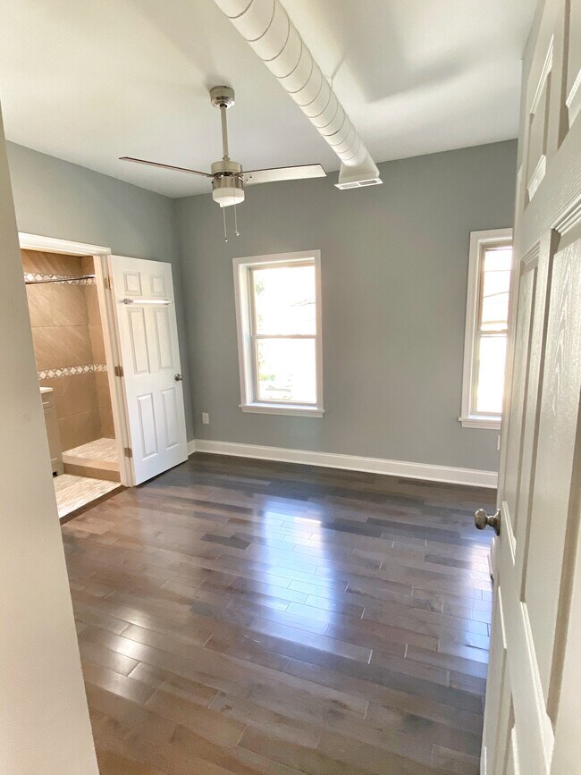 Bed #1 with Bath - 1364 Bonnieview Ave