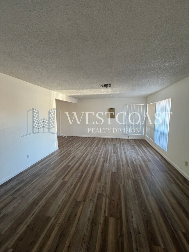 Foto del edificio - 2 Bed / 2 Bath Duplex-Style Home on Quiet Cul-de-Sac – Hemet