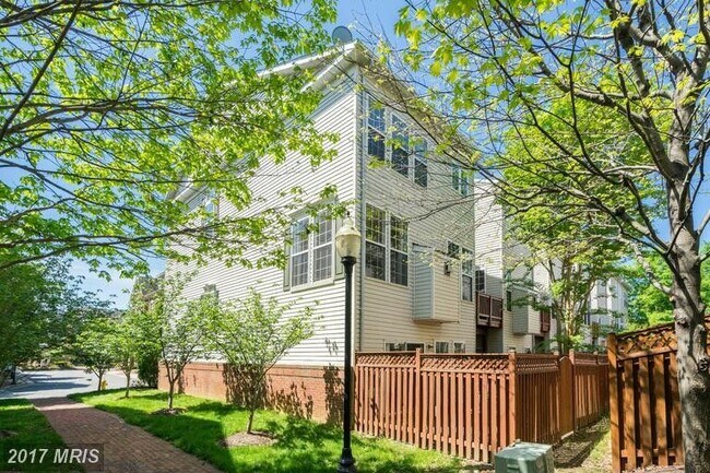 Foto del edificio - 5001 Waple Ln
