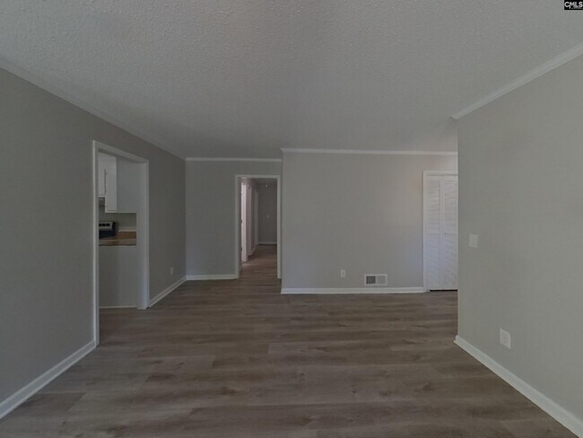 Foto del edificio - 530 N Royal Tower Dr