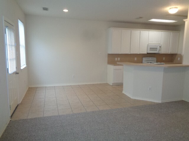 Building Photo - 17111 Oakwood Chase Dr