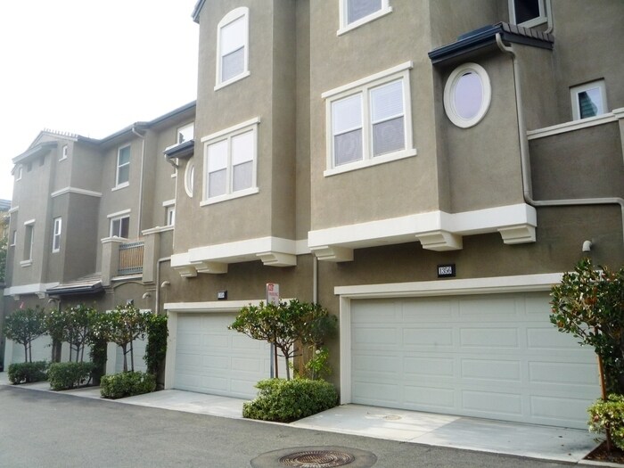 Foto principal - Tri-Level Townhome in San Marcos!