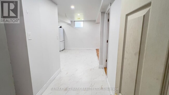 Building Photo - 76 Shendale Dr