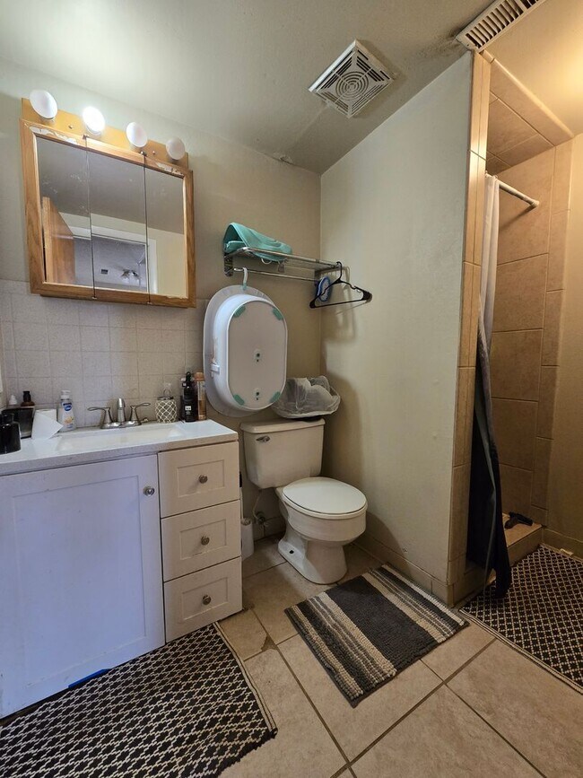 Building Photo - Windsor Duplex in Country setting