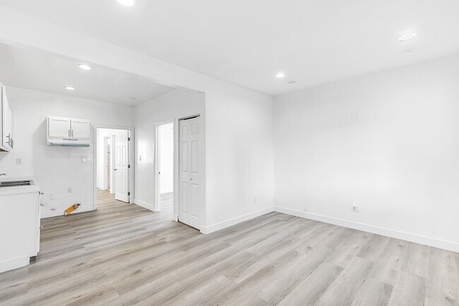 Foto del edificio - 519 E 64th St