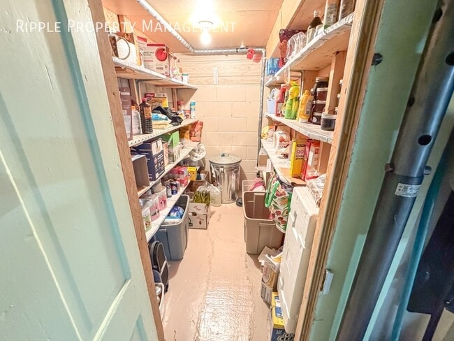 Photo du bâtiment - Modern 3 Beds, 2 Baths Single- Family | Av...