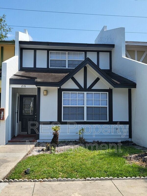 Foto principal - 816 W 25th St