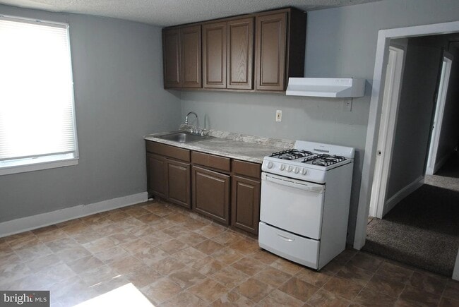 Building Photo - 205 Jones Ave