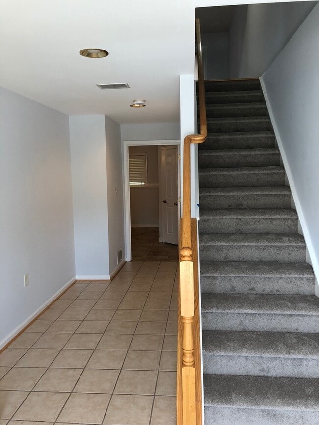 Building Photo - 68 Baltusrol Dr