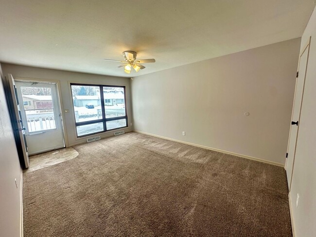 Building Photo - 1837-1837 Post Rd