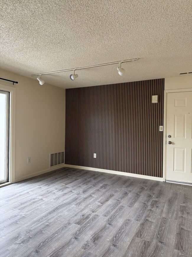 Building Photo - 309 Ravens Crest Dr