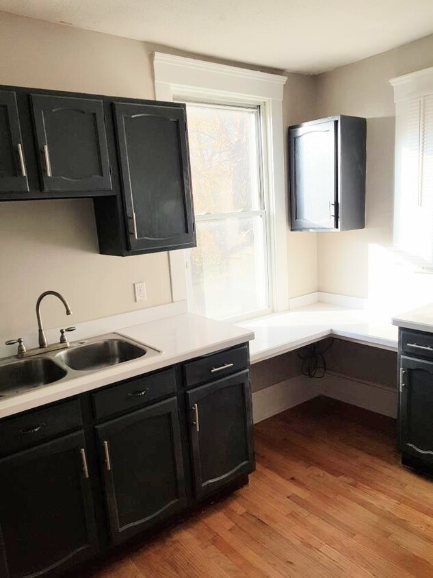 Primary Photo - 3126 W 82nd St