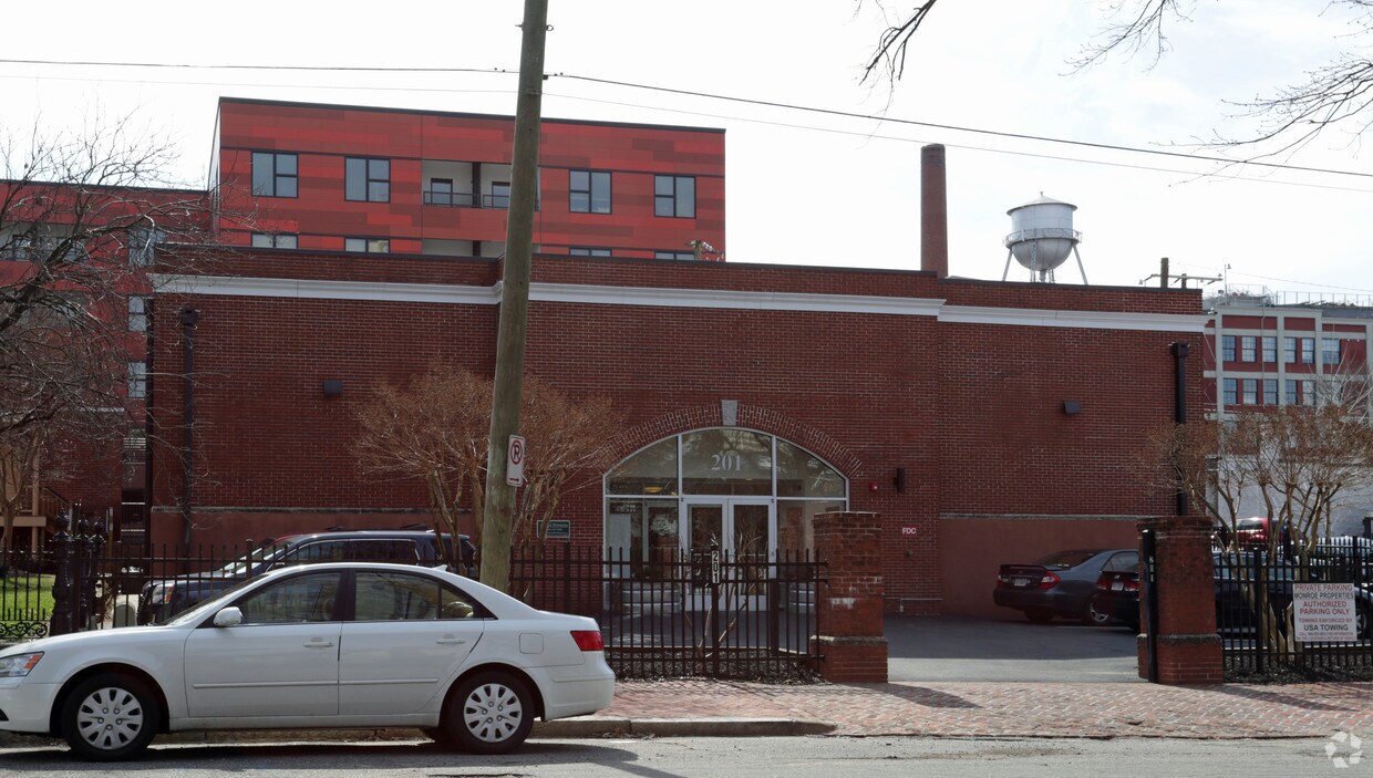 Foto del edificio - Pace King Warehouse